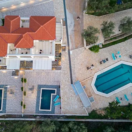 Needa's - View With Private Pool *