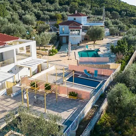 Needa's - View With Private Pool