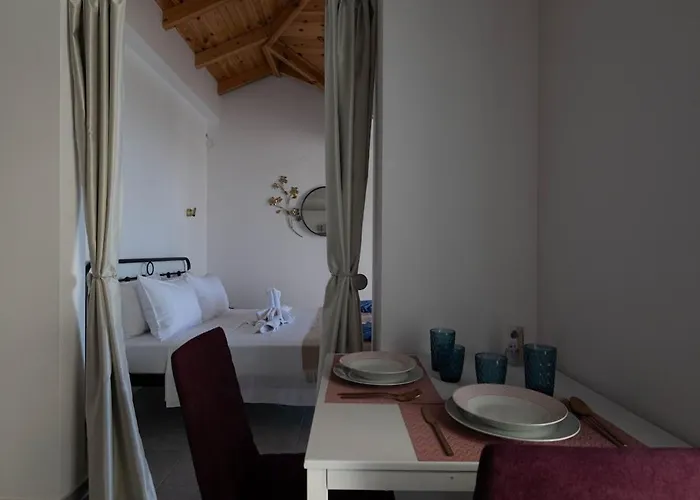 Needa's - View With Private Pool * 칼라마타