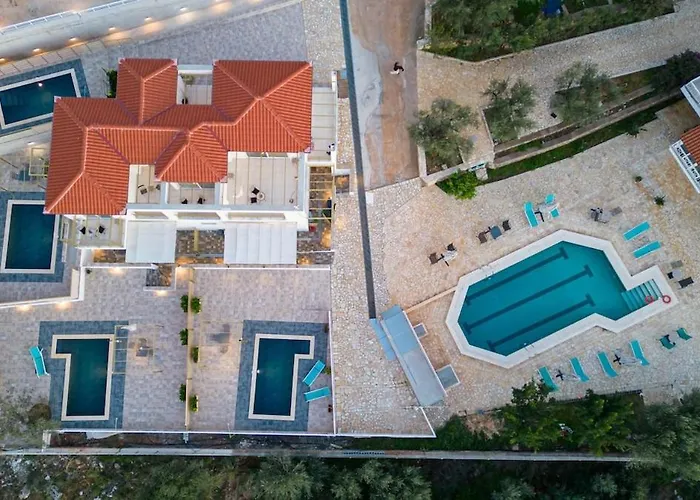 Needa's - View With Private Pool *