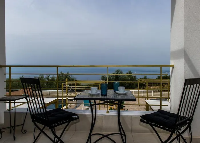 Needa's - View With Private Pool * 칼라마타