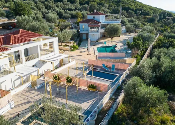 Needa's - View With Private Pool